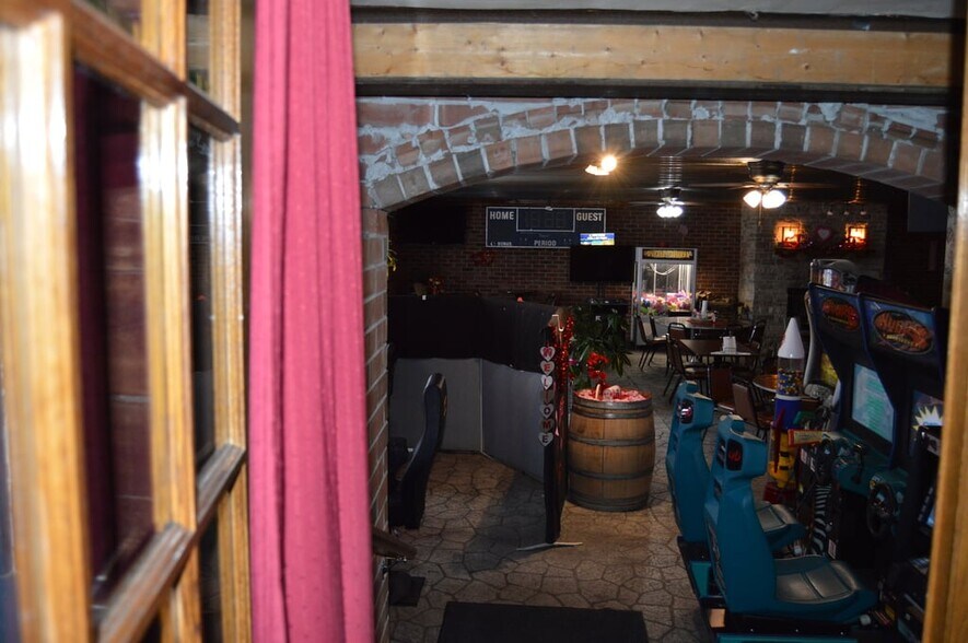 More Photos Of 119 N Lincoln St, Ransom Bar For Lease