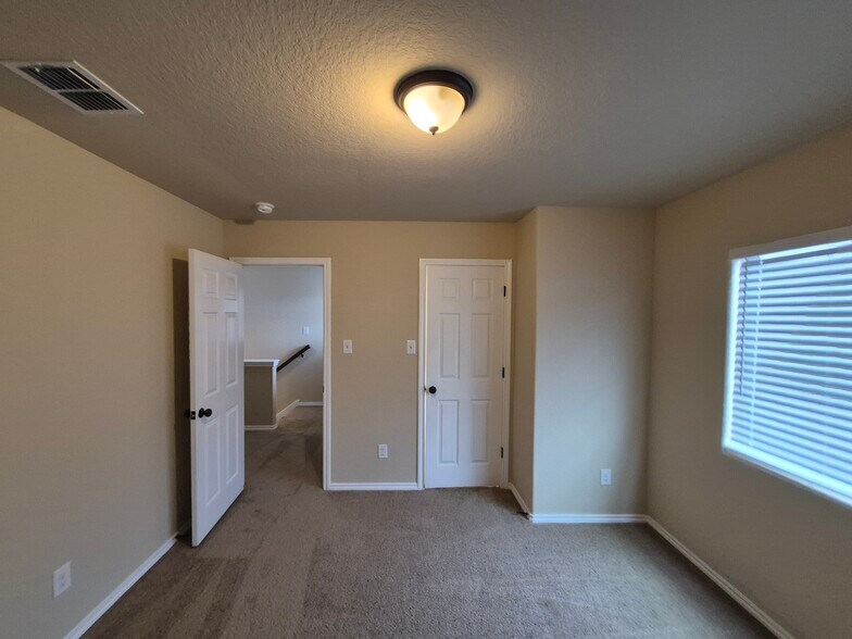 More Photos Of 8710 Vista de Nubes, Converse Apartments For Sale