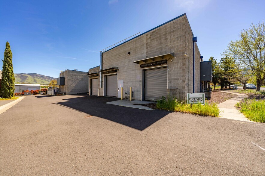 More Photos Of 710 Jefferson Ave, Ashland Light Manufacturing For Lease