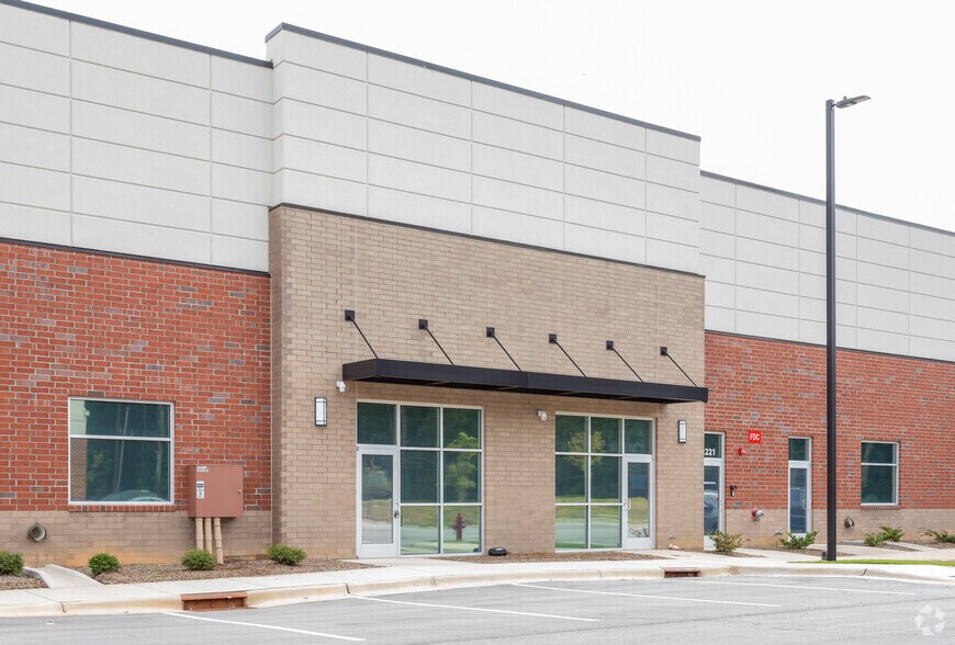 More Photos Of 2041 Energy Dr, Apex Unknown For Lease