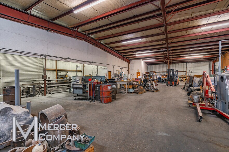 More Photos Of 1115-1117 E Kennedale Pky, Kennedale Industrial For Sale