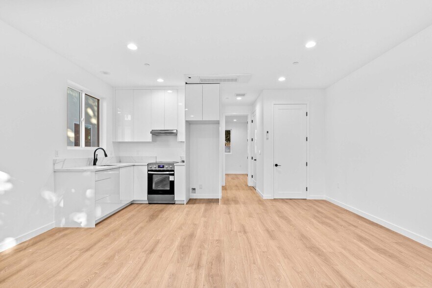 More Photos Of 6842 Cedros Ave, Van Nuys Apartments For Sale