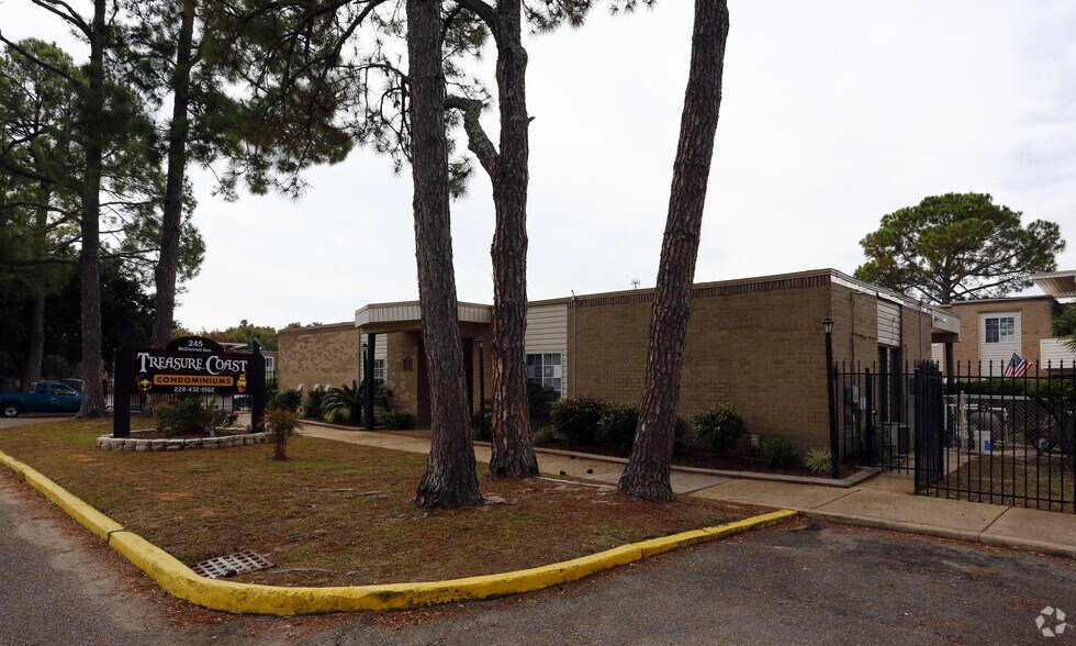 More Photos Of 245 McDonnell, Biloxi Apartments For Sale