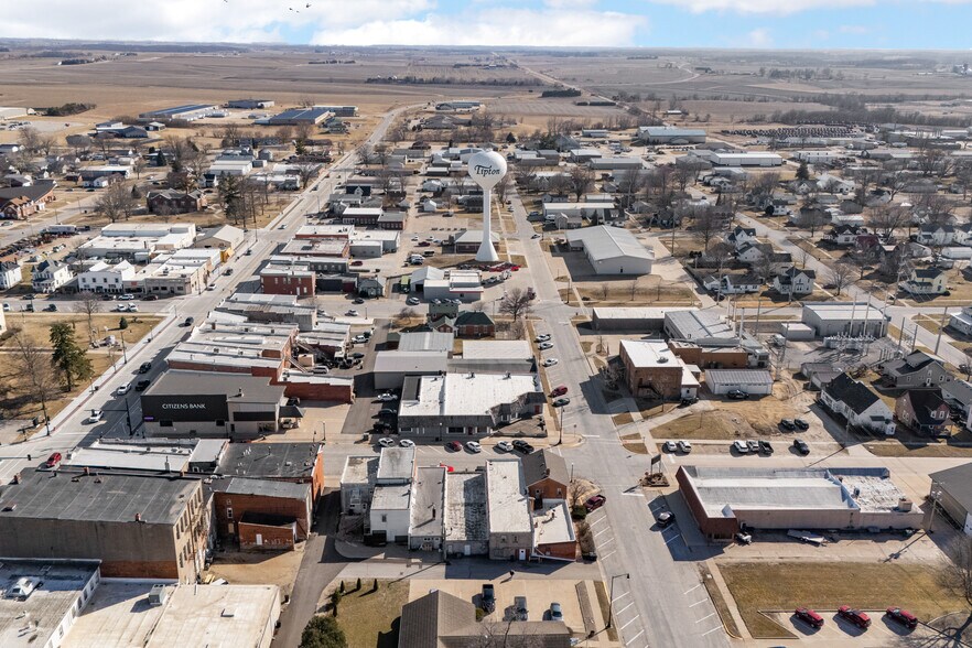 More Photos Of 121 W 5th St, Tipton Showroom For Sale