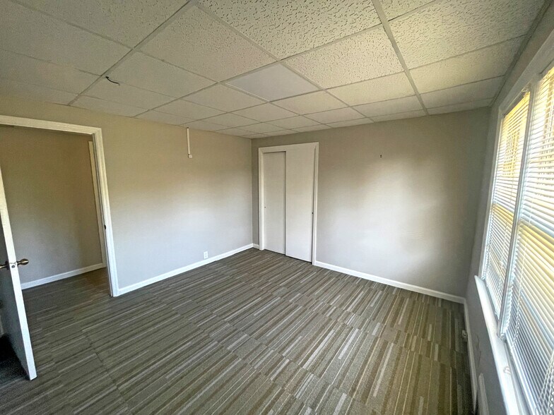 More Photos Of 1924 Warm Springs Rd, Columbus Medical For Sale