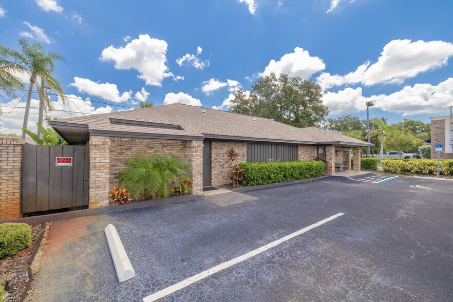 More Photos Of 1701 66th St N, Saint Petersburg Medical For Sale
