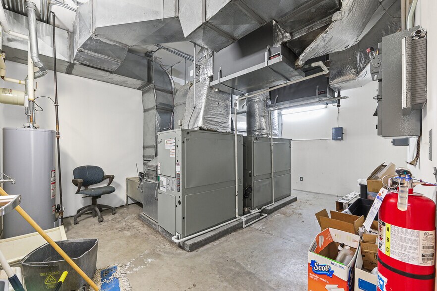 More Photos Of 37401 Stevens Blvd, Willoughby Flex For Lease
