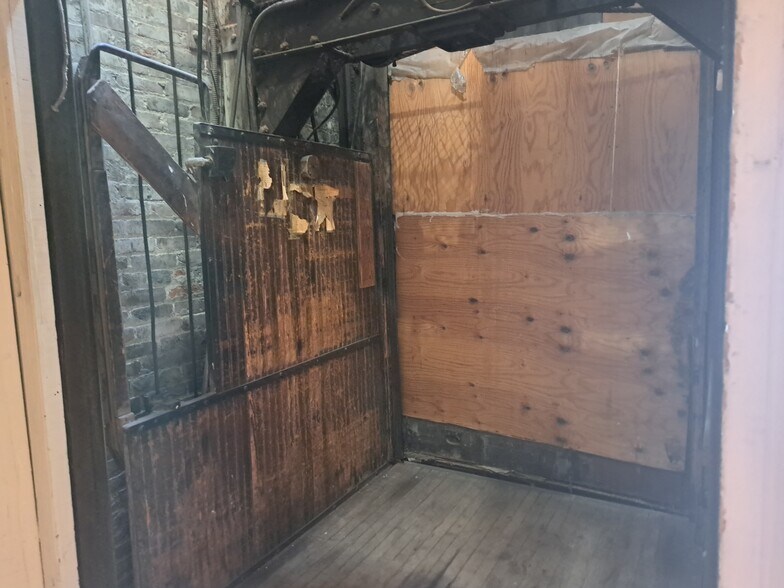 More Photos Of 1319 Washington Ave, Saint Louis General Retail For Sale