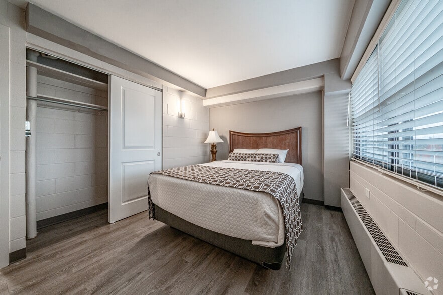 More Photos Of 311 N Ottawa St, Joliet Apartments For Lease