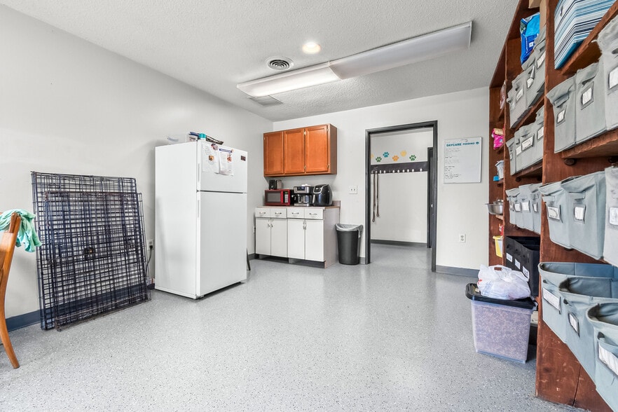 More Photos Of 136 Concord Rd, Jonesville Office For Sale