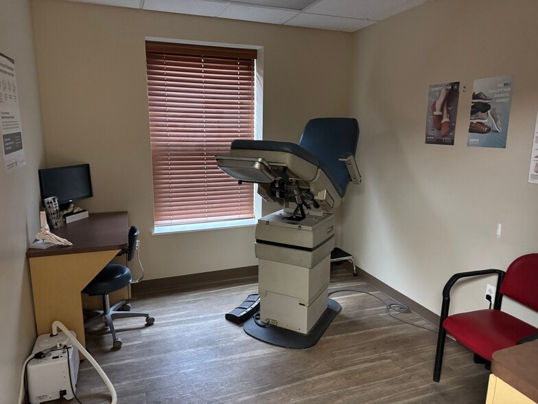 More Photos Of 727 Welsh Rd, Huntingdon Valley Medical For Sale