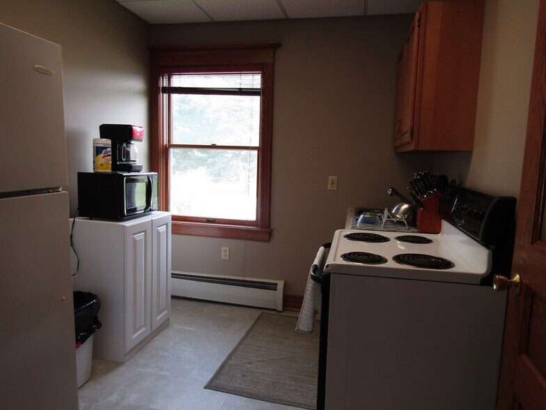 More Photos Of 30 Taylor St, Troy Freestanding For Sale