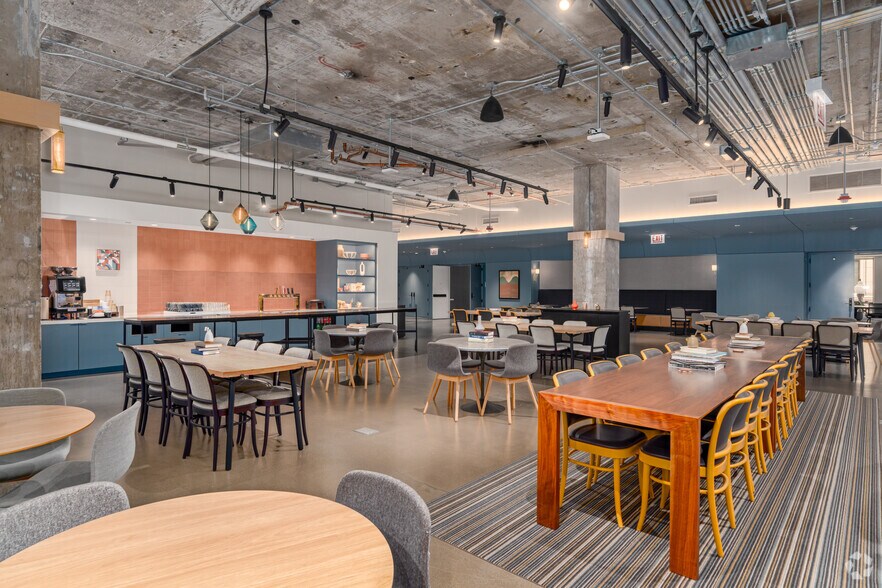 More Photos Of 311 W Monroe St, Chicago Coworking Space