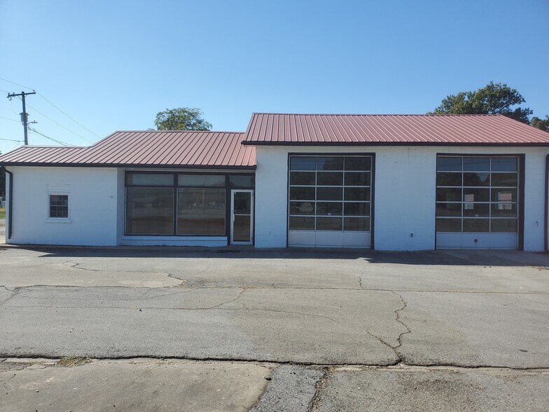 Primary Photo Of 401 N 3rd St, Lilbourn Flex For Sale