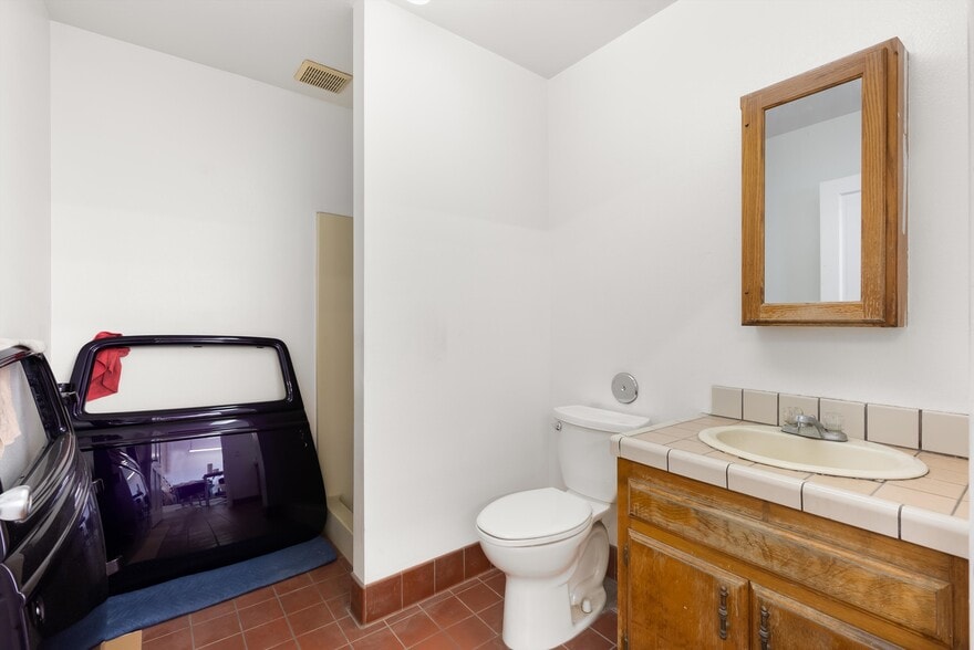 More Photos Of 17702-17722 Metzler Ln, Huntington Beach Service For Sale