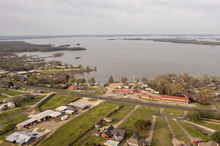 More Photos Of 3035 TX-154, Quitman Marina For Sale