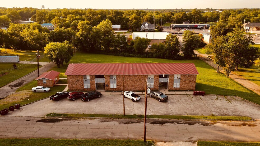 More Photos Of 800 W Washington St, Clarksville Apartments For Sale