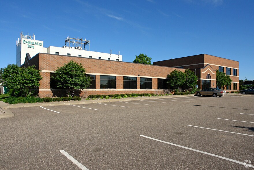 Primary Photo Of 2035 County Road D E, Maplewood Medical For Lease