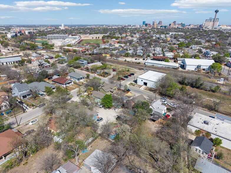 More Photos Of 204 Hunstock Ave, San Antonio Multifamily For Sale
