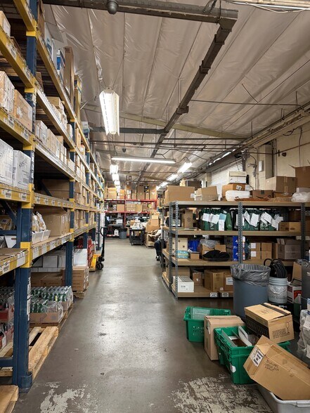 More Photos Of 10451-10463 W Jefferson Blvd, Culver City Warehouse For Lease
