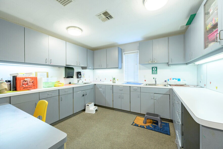 More Photos Of 504 Villa Rd, Newberg Medical For Sale