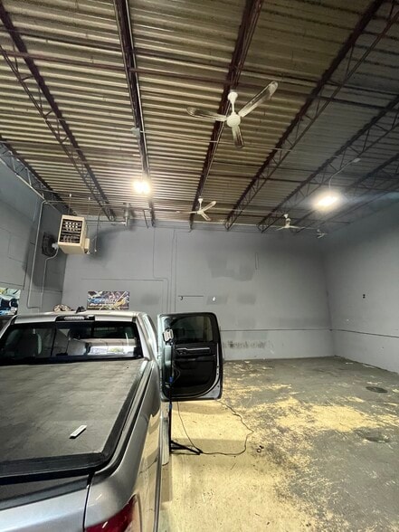 More Photos Of 1001 Cliff Rd E, Burnsville Warehouse For Lease