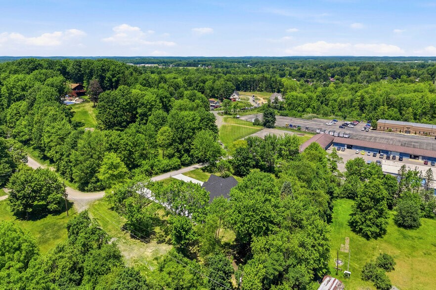 More Photos Of 100 Huselton Dr, Butler Specialty For Sale