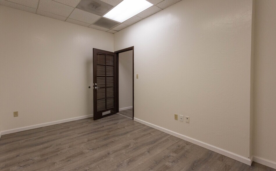 More Photos Of 1825-1845 E Northern Ave, Phoenix Office For Lease