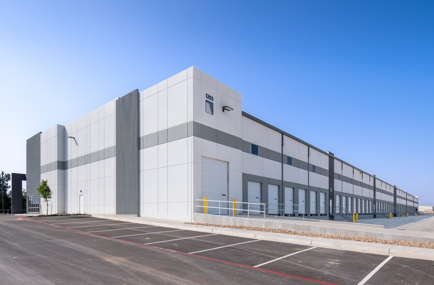 More Photos Of 500 Wonder World Dr, San Marcos Distribution For Lease