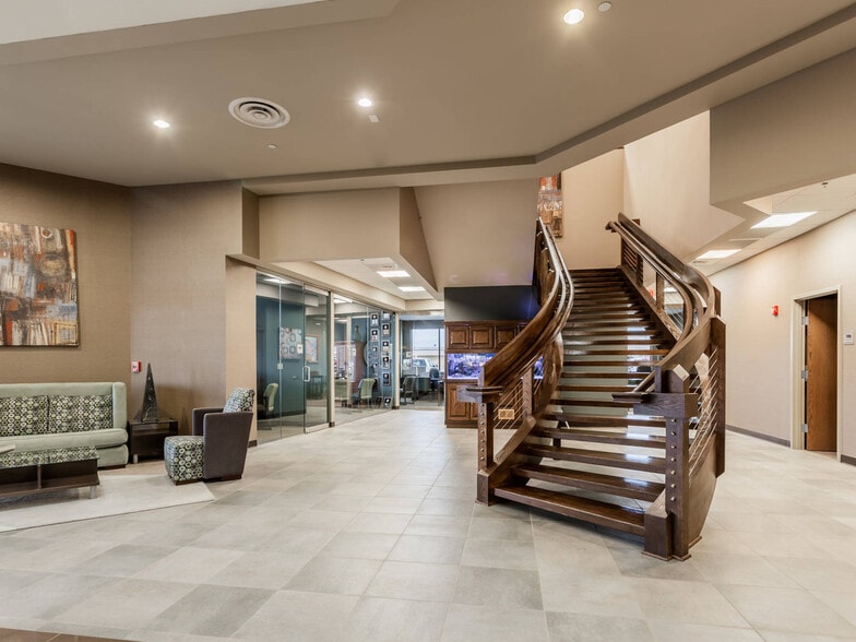 More Photos Of 5001 W Loop 289, Lubbock Office For Lease