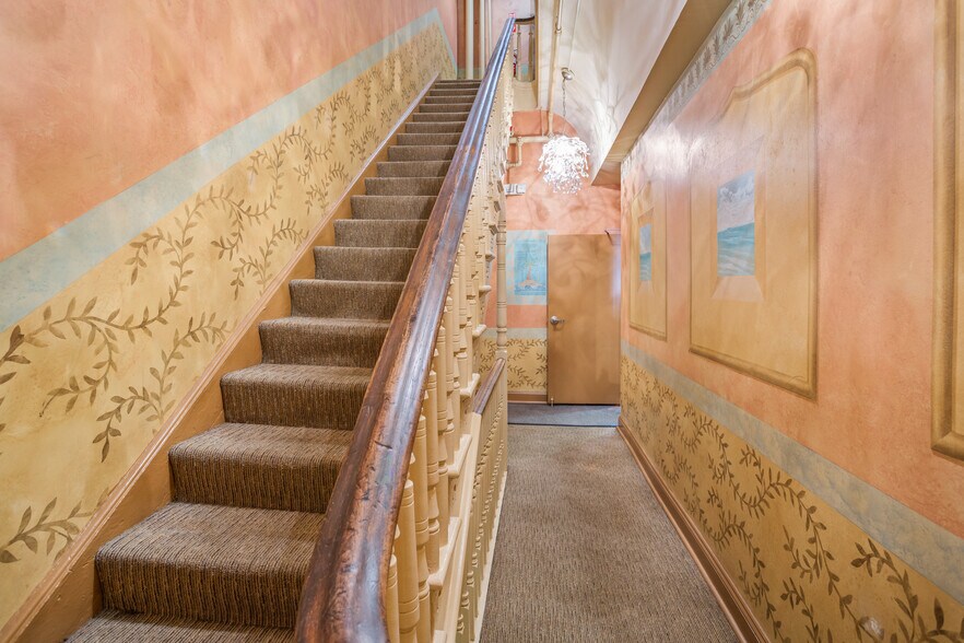 More Photos Of 1604 K St NW, Washington Office For Sale