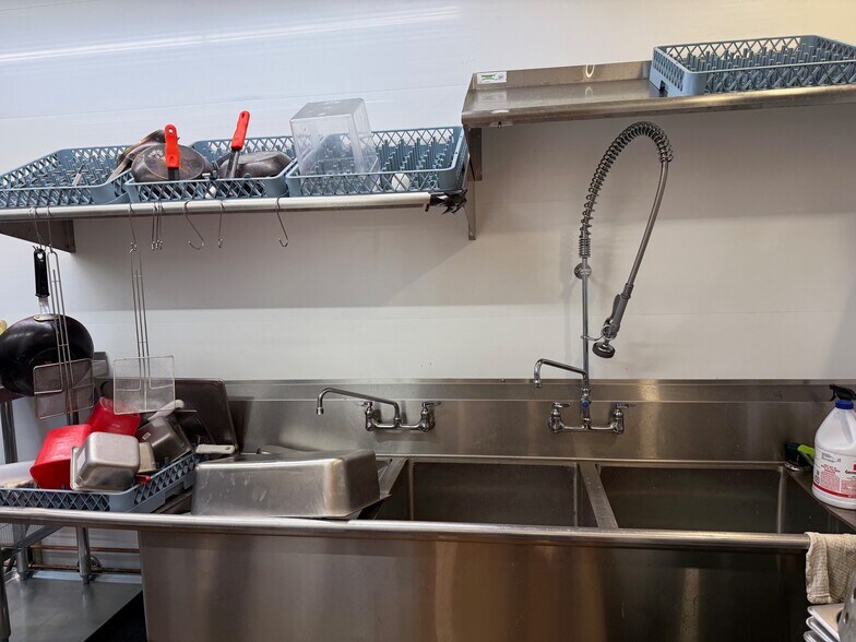 More Photos Of 425 S. Glover St, Twisp Restaurant For Sale