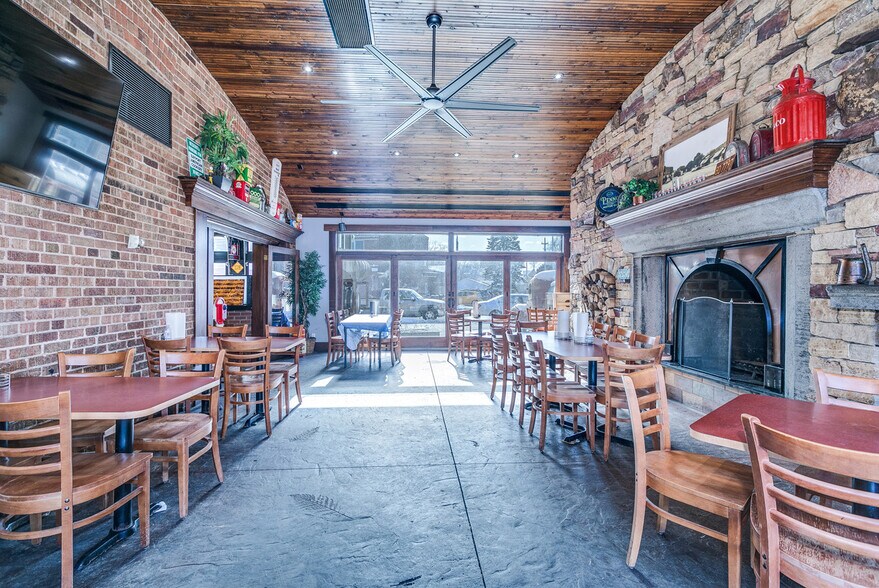 More Photos Of 328 5th Ave N, Bayport Restaurant For Sale