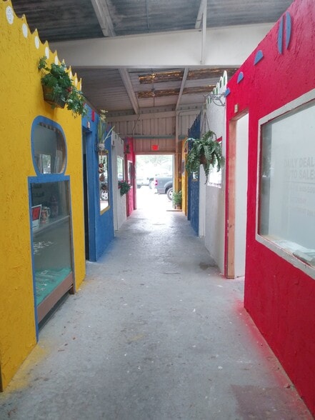 More Photos Of 270-272 Beth Stacey Blvd, Lehigh Acres Warehouse For Sale