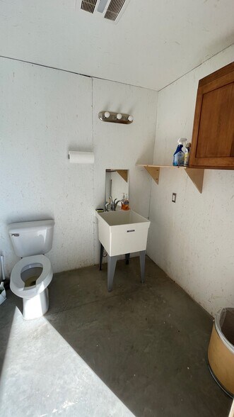 More Photos Of 3331 M 18, Beaverton Manufacturing For Sale