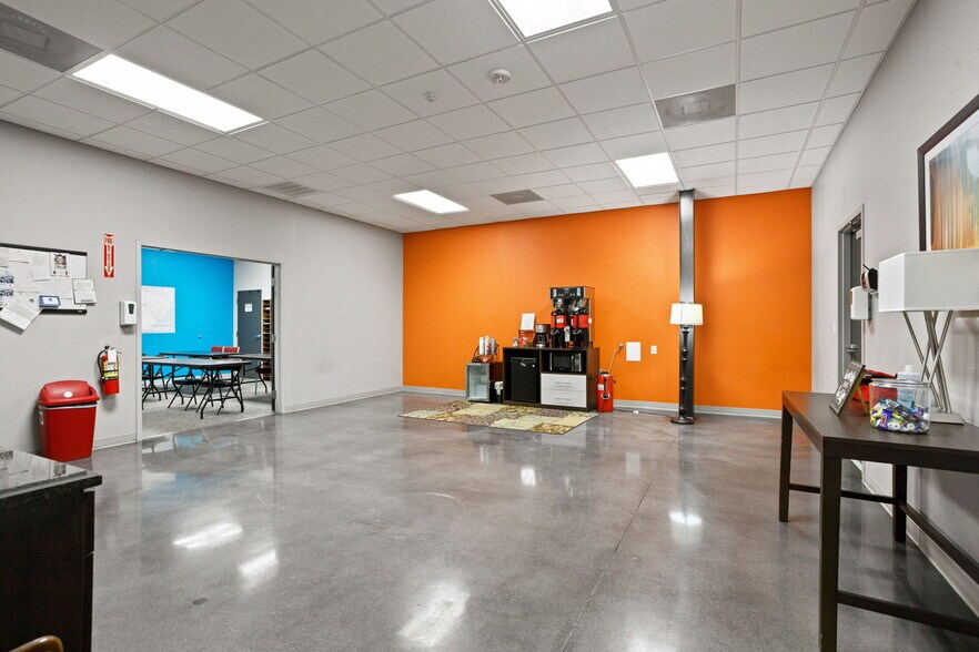 More Photos Of 340 Interstate Blvd, Greenville Warehouse For Sale