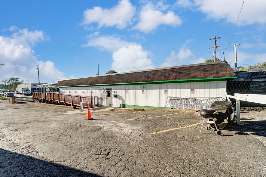 More Photos Of 7751 Reading Rd, Cincinnati Bar For Sale