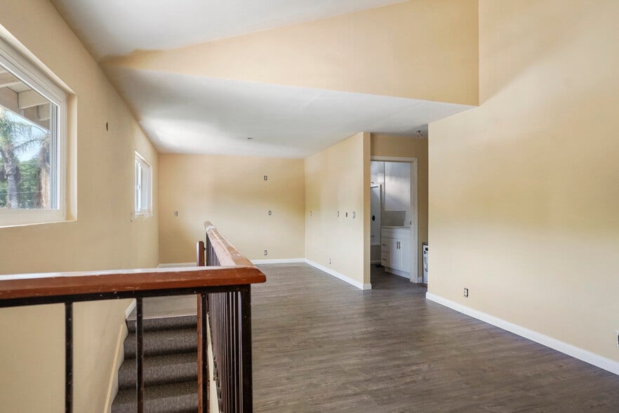 More Photos Of 1001-1003 W Myrtle St, Santa Ana Specialty For Sale