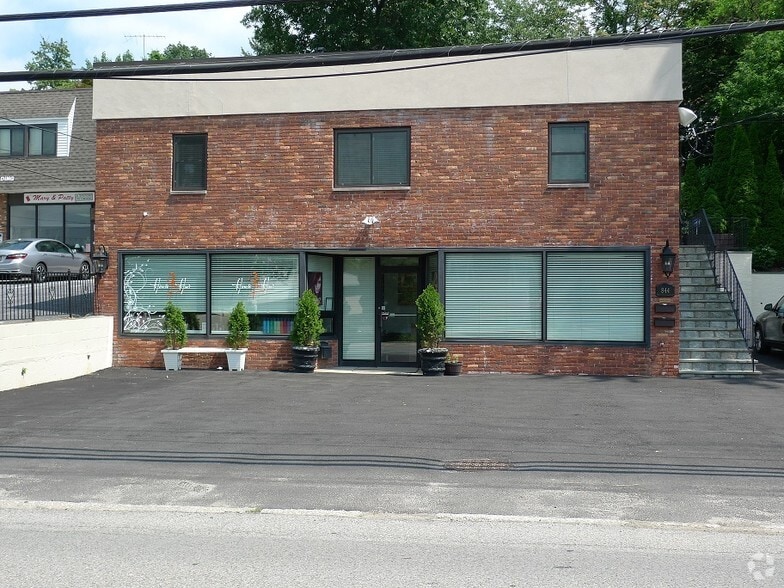 More Photos Of 844 Commerce St, Thornwood Storefront Retail Residential For Lease