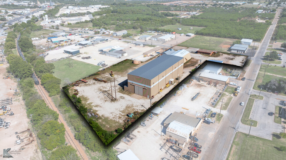 Primary Photo Of 2024 Oak St st, Abilene Manufacturing For Sale