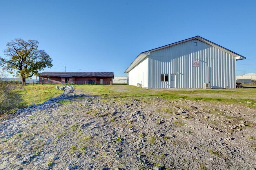 More Photos Of 6804 Agate Rd, White City Flex For Sale