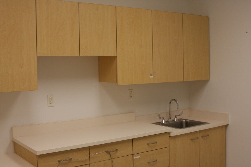 More Photos Of 108 Valley Dr, Elburn Storefront For Lease