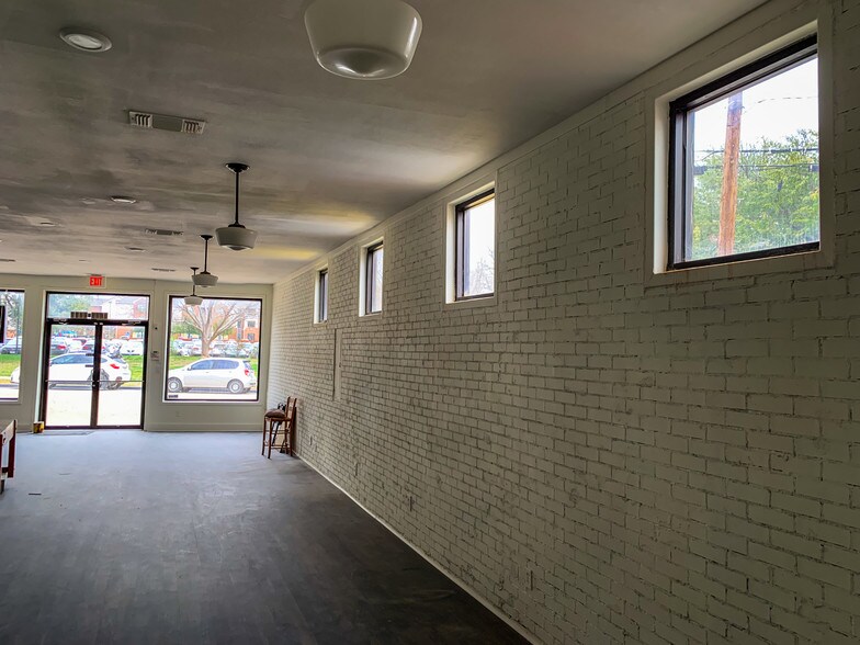 More Photos Of 1419 Oakland St, Denton Freestanding For Lease