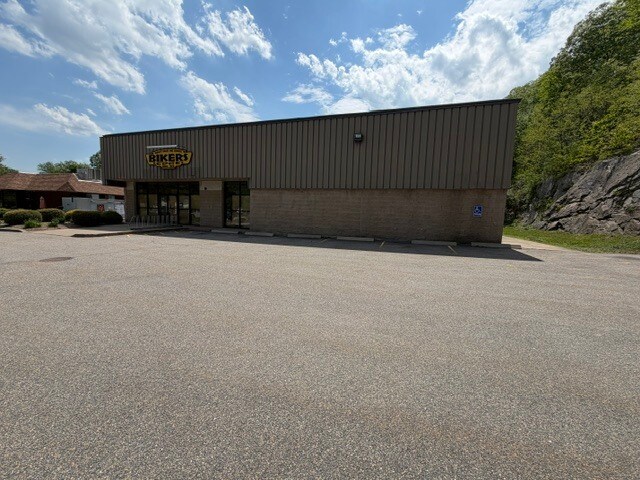 More Photos Of 427 Winsted Rd, Torrington Freestanding For Lease