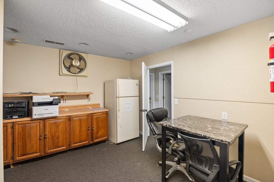 More Photos Of 123 Lawand Dr, Columbia Office Residential For Sale