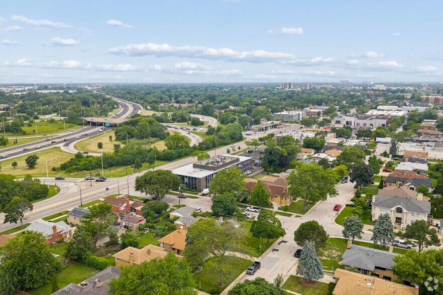 More Photos Of 7101 N Cicero Ave, Lincolnwood Office For Lease