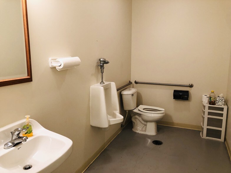 More Photos Of 120-122 W Broadway St, New Lexington Office For Lease