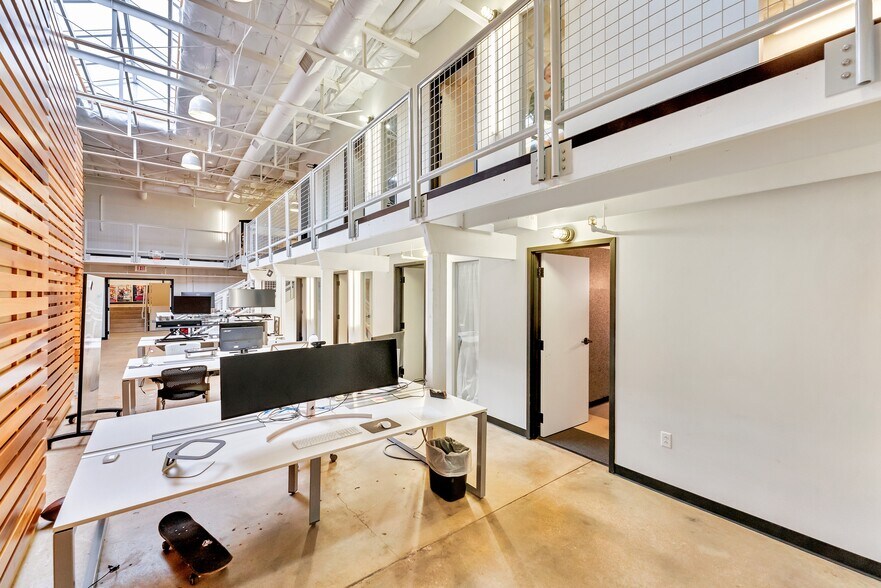 More Photos Of 122 S Main St, Fort Worth Office For Sale