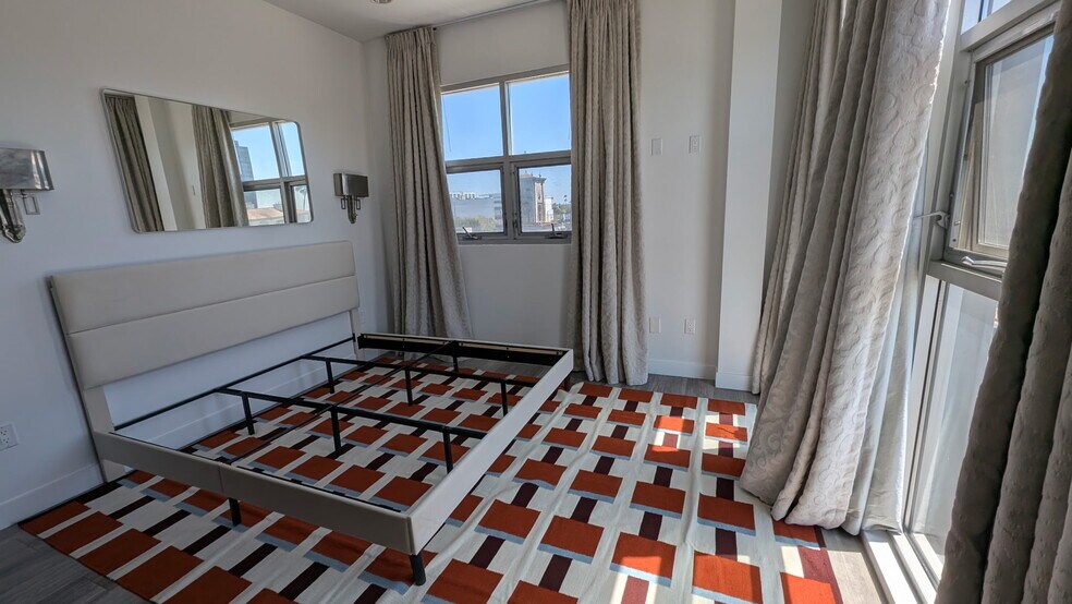 More Photos Of 600 S La Brea Ave, Los Angeles Storefront Retail Residential For Sale