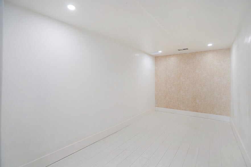 More Photos Of 10200 NW 25th St, Doral Light Distribution For Sale